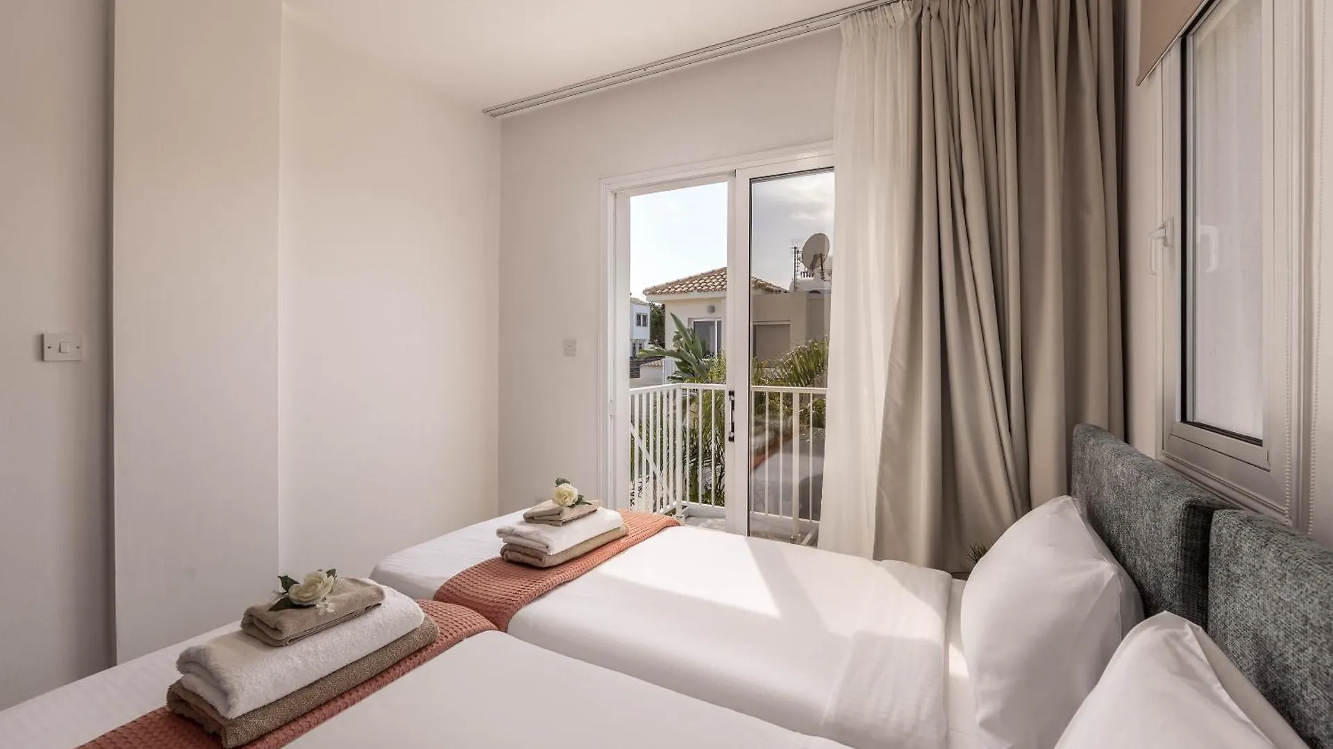 Villa Protaras View 9 Central Protaras -Fig Tree Bay-Jacuzzi-Hot Tub 0*,